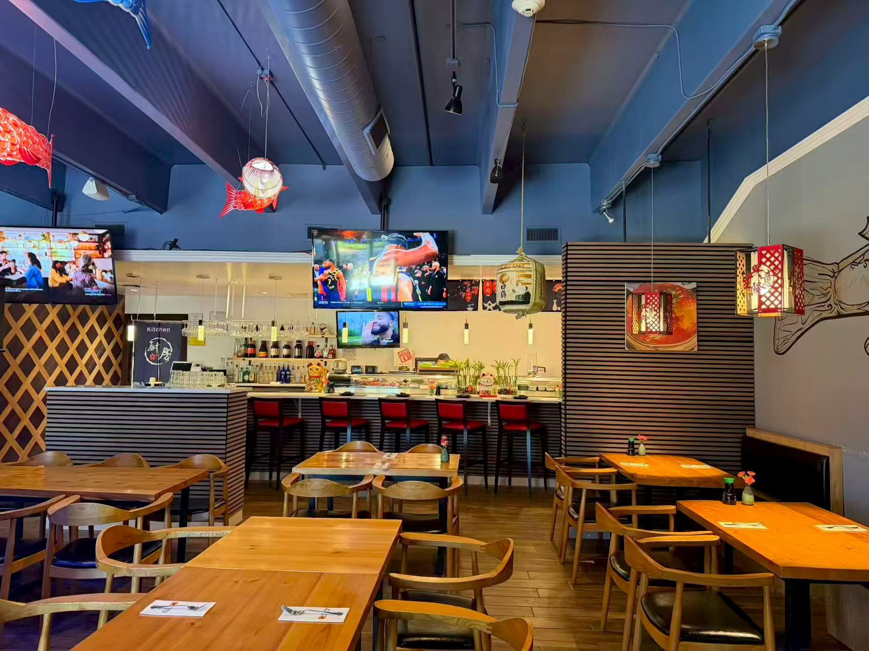 Dine in Centennial sushi - East Moon restaurant interior