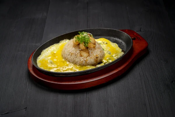 Pad Thai with shrimp and peanuts - East Moon Centennial